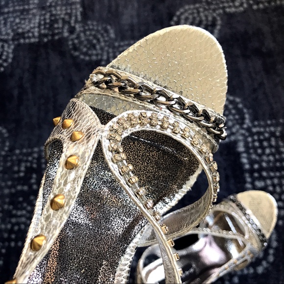 SILVER STUDDED CHAIN STONE HEELS! π - Picture 8 of 8